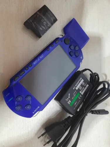 Psp 1001 + cartão 2gb + carregador