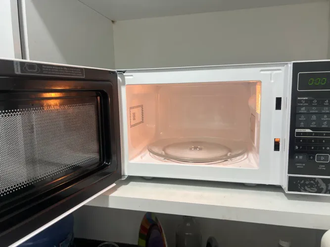VENDO MICROONDAS MIDEA 20 L POUCO USO