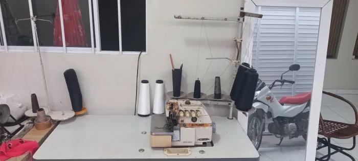 Máquina de Costura Industrial Interlock Siruba 2 Agulhas Completa