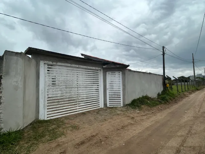 Casa com piscina vendo ou troco