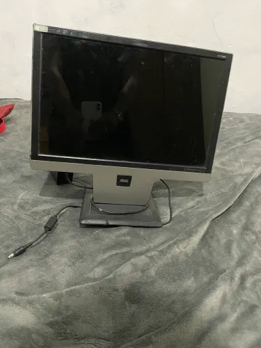 Monitor funcionando perfeitamente  valor. 50,00