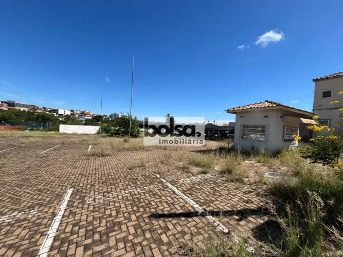 TERRENO NO CENTRO IDEAL PARA ESTACIONAMENTO ! !