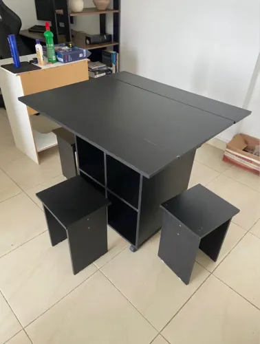Vendo mesa aparador dobrável.