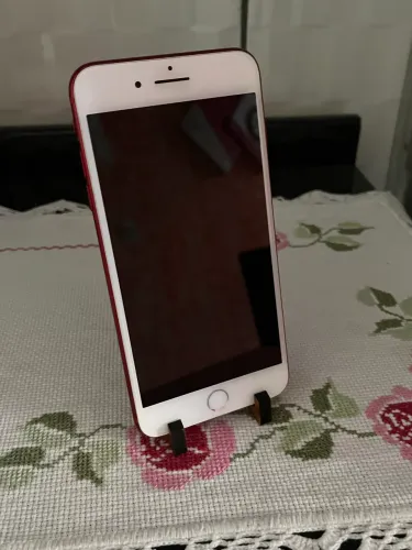 Venda da IPhone 7 Plus, 128Gb, cor: vermelha e usado.