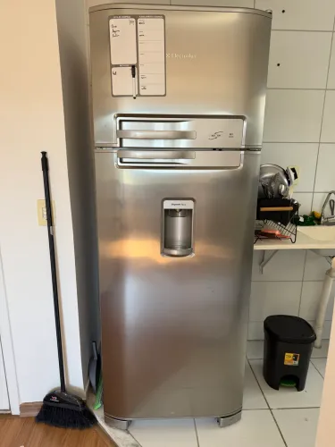 Geladeira Electrolux DC50X 462L Frost Free Inox com Dispenser de Água