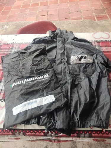 Jaqueta para chuva marca pantaneiro nova