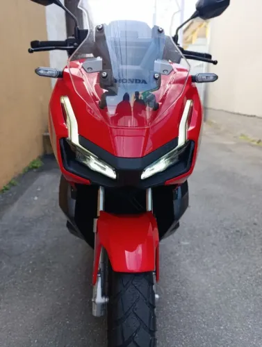 Honda ADV 150 com apenas 9mil km