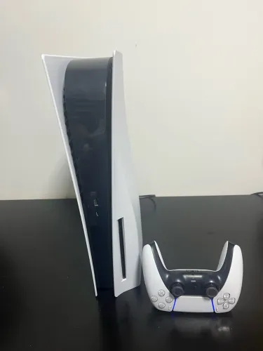 PS5 C/ Leitor Mídia Física - Seminovo