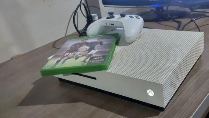 Xbox one S completo com 1 jogo controle original