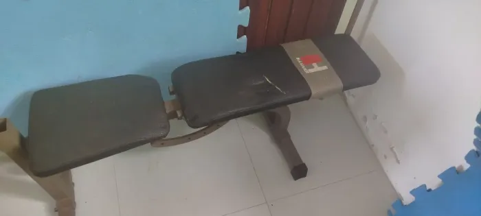 Kit academia banco, halter e barra de supino com pesos