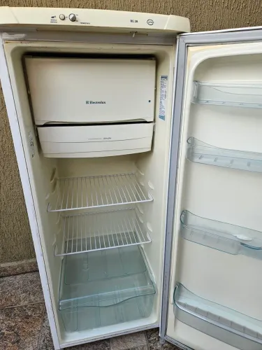 Geladeira Degelo Seco 220volts, funcionando perfeitamente, Entrego também!!