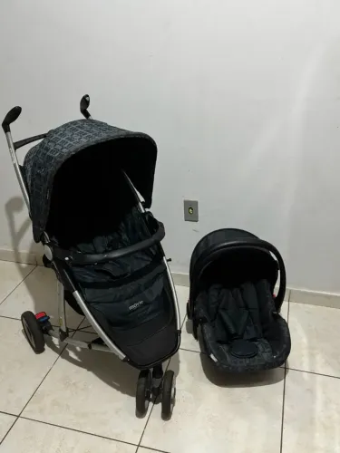 Kit carrinho de bebê mais bebê conforto 