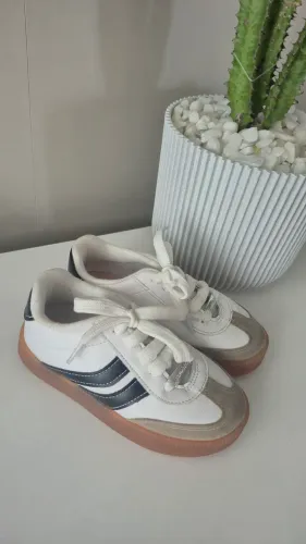 Tenis molequinha