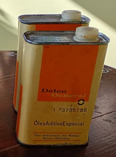 2 Latas de óleo antigo por R$ 110,00