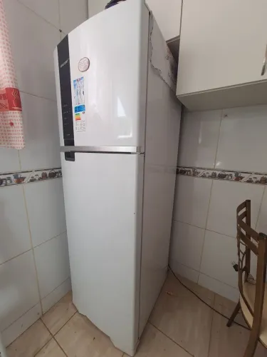 ? Geladeira Brastemp Frost Free Duplex 400L (BRM53) - 220V ?
