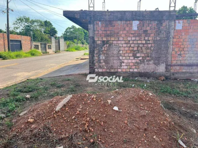 Ótimo terreno de esquina pronto para construir.