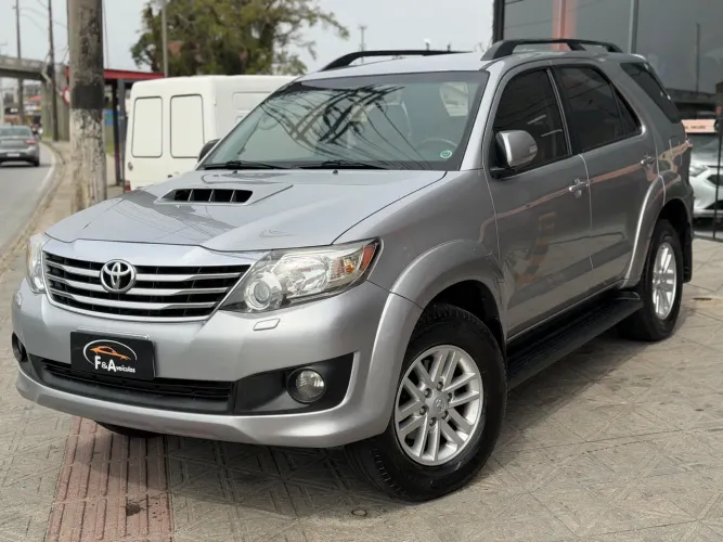 Toyota Hilux SW4 SRV D4-d 4X4 3.0 TDI Dies. AUT 2015