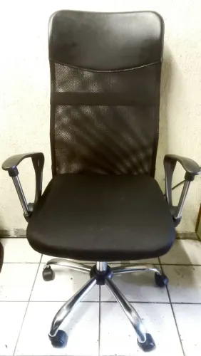 Cadeiras de escritório presidente em perfeito estado e funcionamento 