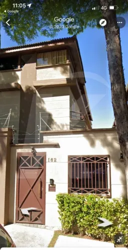 Conforto e Segurança: Casa de 220m² em Condomínio Fechado com 3 Dormitórios e 4 Vagas