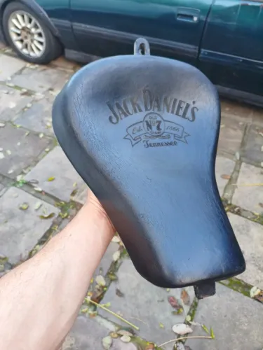 Banco Solo para HD 883 Harley Davidson - Jack Daniels