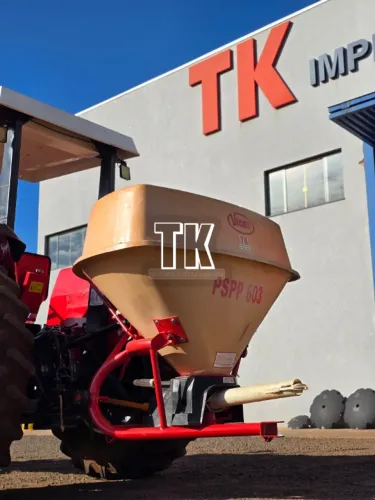 cod. 1493 SEMEADEIRA / DISTRIBUIDOR PENDULAR VICON 600 KG - Tk Tratores Nova Andradina-MS