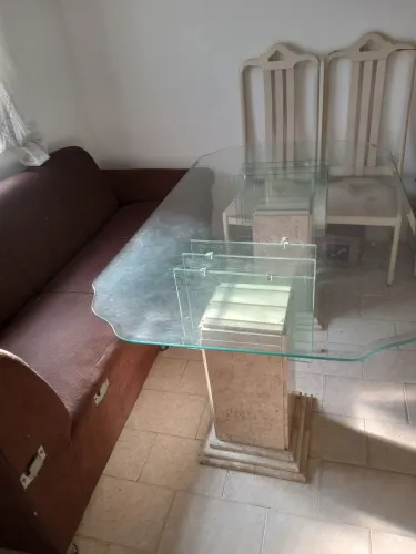 Mesa de jantar e sofa