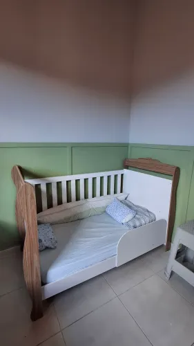 Berço com ajuste de altura
