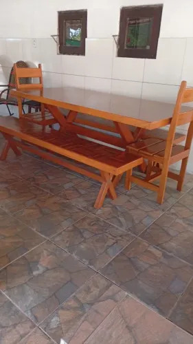 Mesa de madeira ideal para sítios