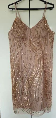 Vestido Curto Bordado em lantejoulas douradas