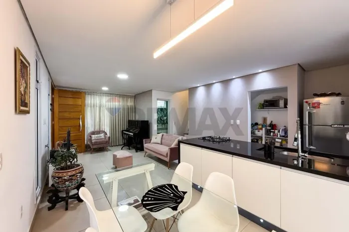 Sobrado de 3 quartos com 128m² no Vila Pagliato com Valor Abaixo da Média da Região