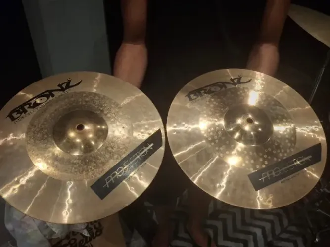 Kit de Pratos Profissionais: Zildjian Avedis + Zeus Hybrid + Bronz