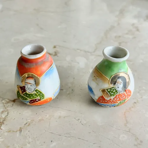 Mini Vasos Japoneses Antigos em Porcelana Made in Japan Ocupação Tradicional