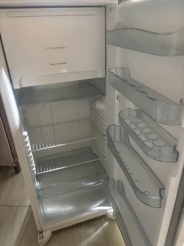 Geladeira Frost Free em perfeito estado