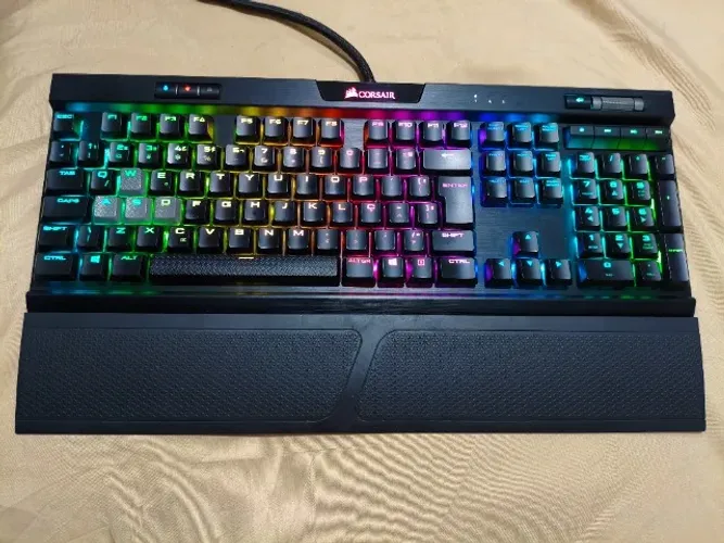 Teclado Mecanico Corsair K70 RGB