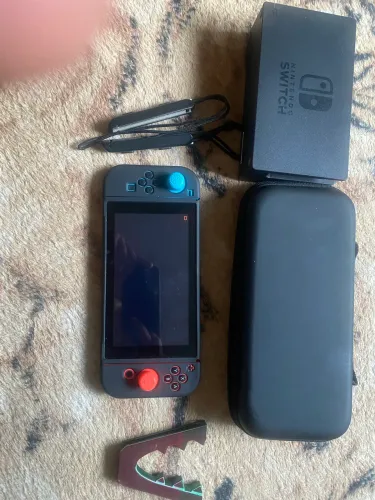 Nintendo Switch V2 desbloqueado + SD cardo 500GB