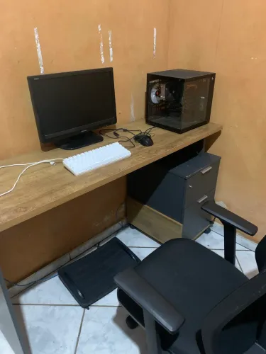 PC COMPLETO COM MESA E CADEIRA MOUSE PAD E FONE INCLUSO 