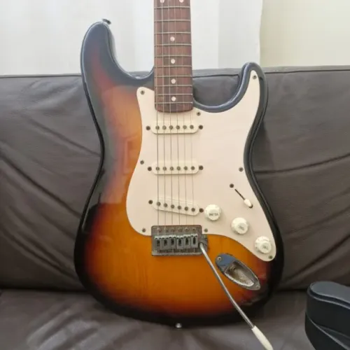 Guitarra Stratocaster Squier by Fender Bullet