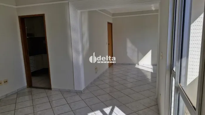 Apartamento com 3 quartos sendo 1 suíte disponível para venda no bairro Santa Mônica em Ub