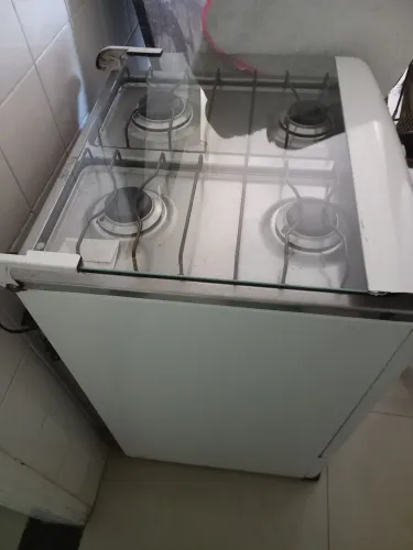 Vendo fogão de 4 bocas da marca continental, tel *