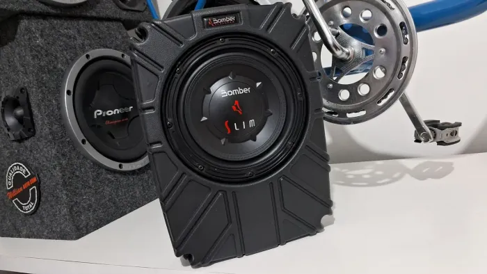 Caixa slin Bomber amplificada com sub 8"