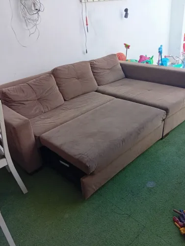 Sofá retrátil com baú