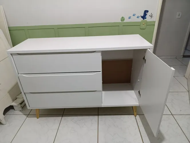 Cômoda 3 gavetas e 1 porta