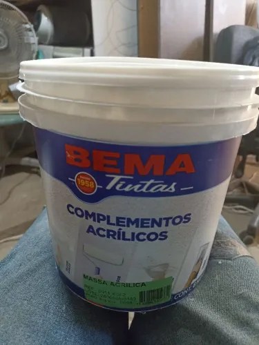 Massa acrílica bema