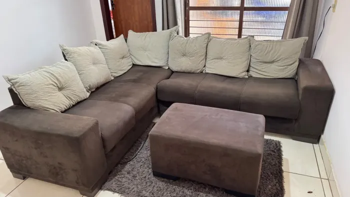 Sofá de canto grande + puff
