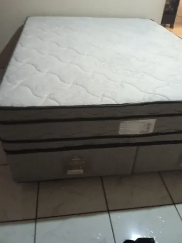Cama box e colchão Queen ortopédico Dolbe Face