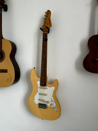 Guitarra Strinberg Stratocaster - Perfeito Estado (Uso Apenas Decorativo)