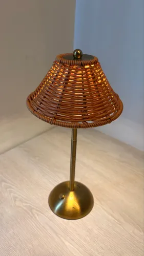 Luminária sem fio dimerizavel