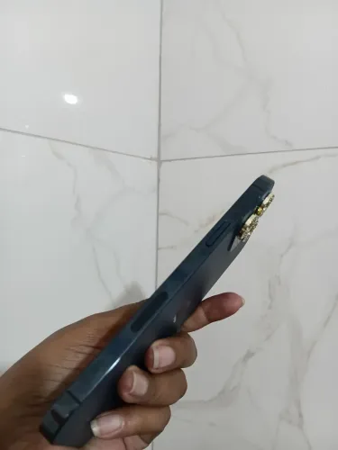 Iphone 12 pro max lanterna parou ..128 gigas bateria 75 todo original apenas aparelho
