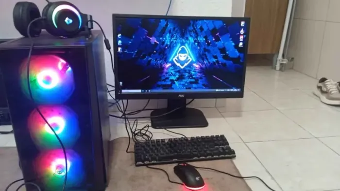 Ryzen 5600g 8 de ram ,fonte 500w,monitor 24 teclado e mouse e fone leia descrição