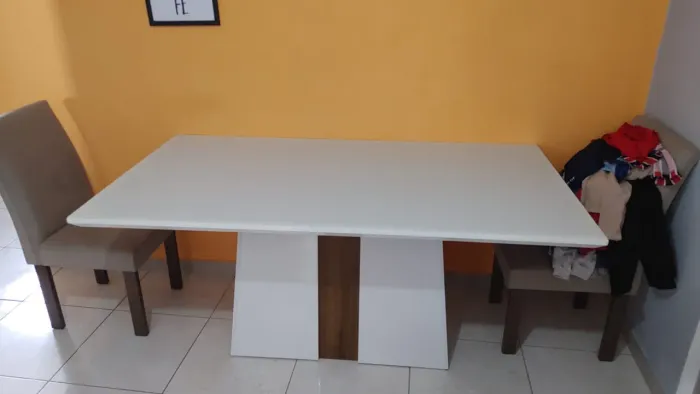 Mesa para 6 cadeiras tampo de madeira com vidro